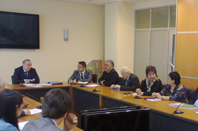 Владимир Сакеллариус принял участие в заседании «круглого стола» на тему капремонта многоквартирных домов