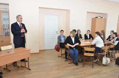 В Донской реальной гимназии прошел открытый урок, посвященный 20-летию Законодательного Собрания Ростовской области 