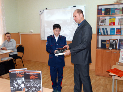 Владимир Лакунин встретился с участниками поискового отряда каменской казачьей школы