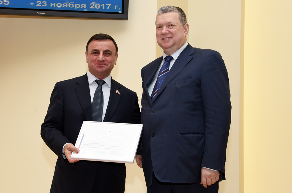 47-е заседание ЗСРО: Депутатам Донского парламента вручены награды Ростовской области и поощрения Совета Федерации Федерального Собрания РФ 47-е заседание ЗСРО: Депутатам Донского парламента вручены награды Ростовской области и поощрения Совета Федерации Федерального Собрания РФ