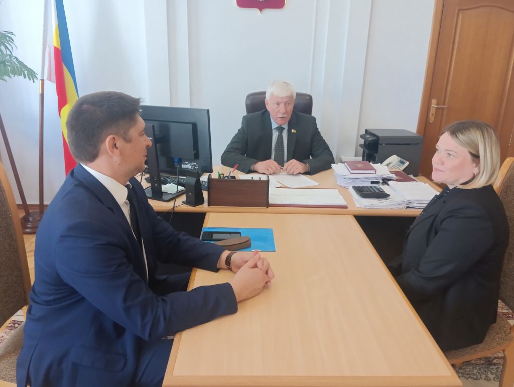 Вячеслав Василенко провел прием граждан в Милютинском районе