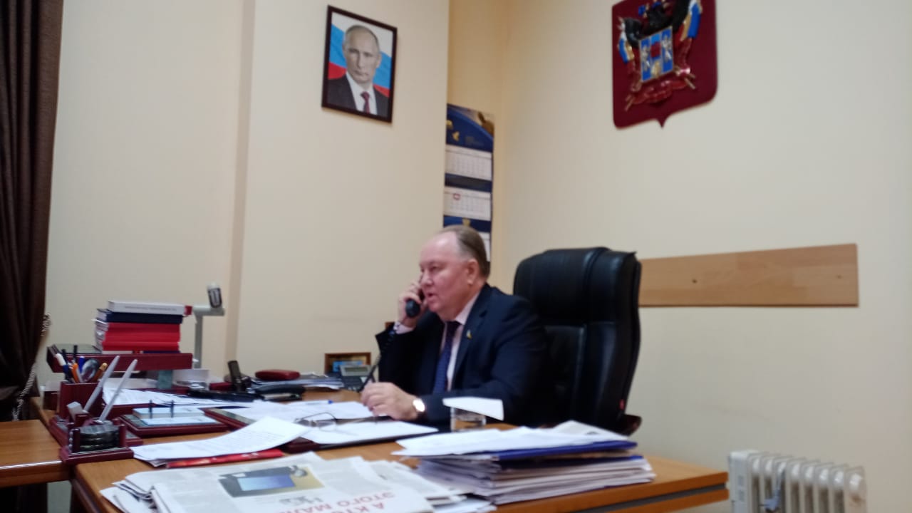 Андрей Харченко провел дистанционный прием жителей Каменского района