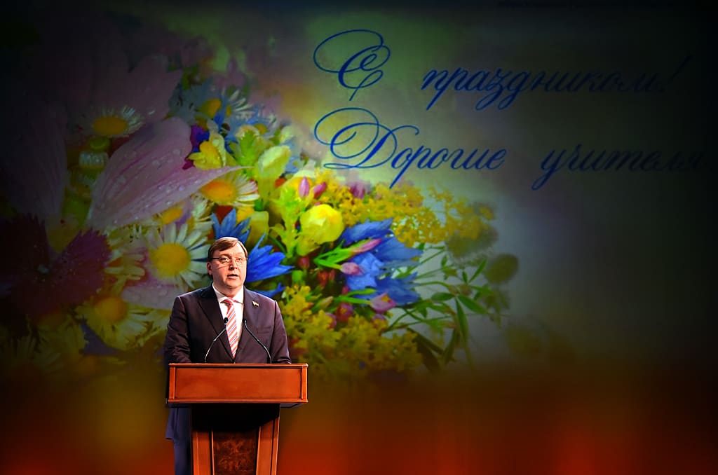 Александр Ищенко: «Учитель является нравственным ориентиром и маяком для каждого юного человека»