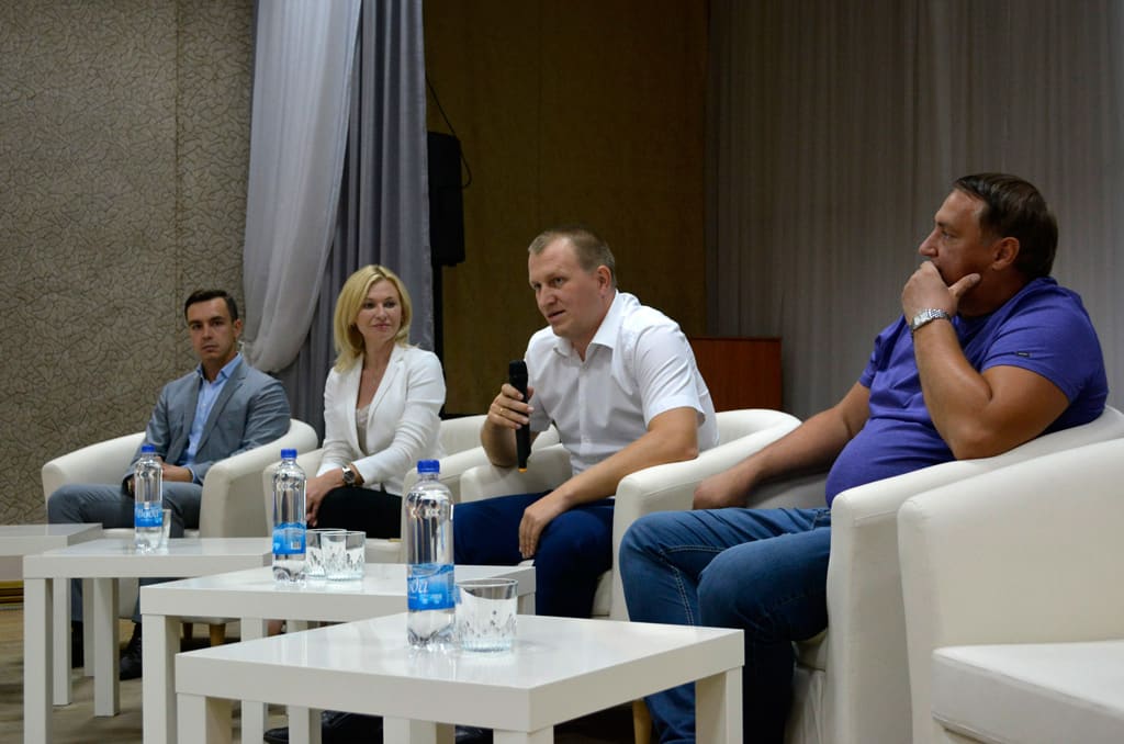 Екатерина Стенякина пообщалась с участниками молодежного интеллектуального квеста, посвященного Единому дню голосования Екатерина Стенякина пообщалась с участниками молодежного интеллектуального квеста, посвященного Единому дню голосования