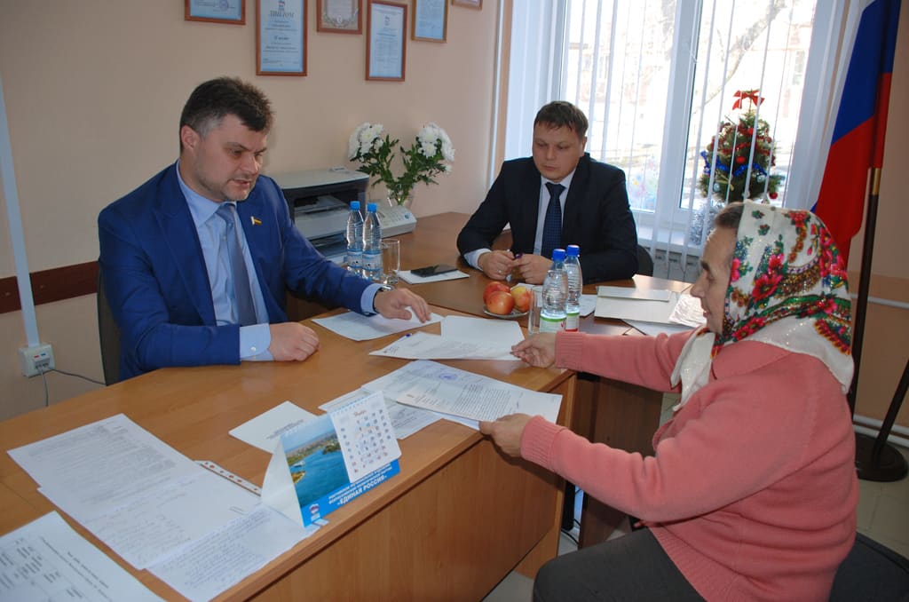 Сергей Ярошенко провел депутатский прием в Усть-Донецком районе