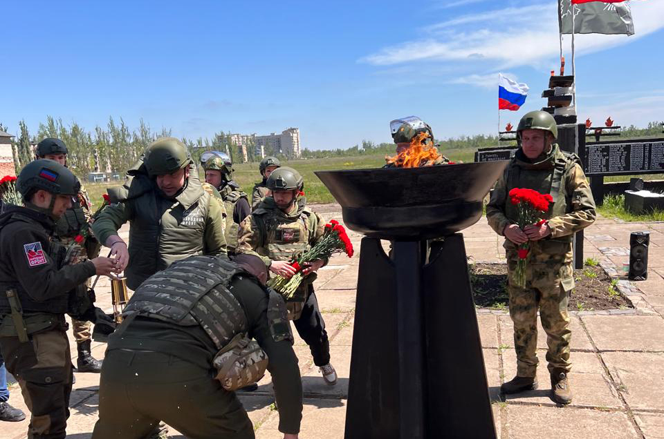 Донские газовики восстановили Вечный огонь в освобожденном городе Авдеевка