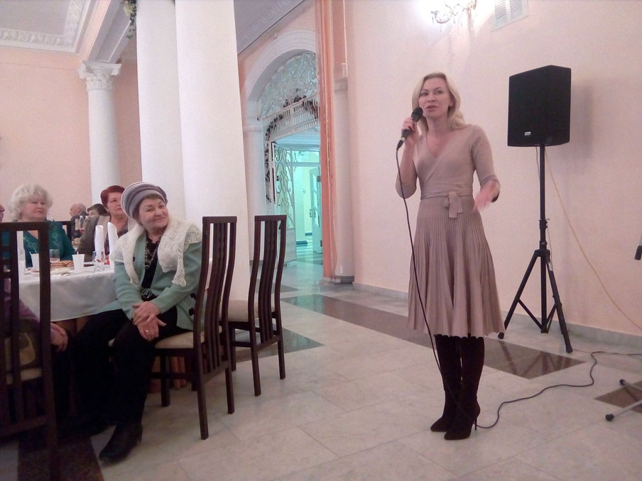 Екатерина Стенякина поздравила ветеранов и инвалидов Октябрьского района Екатерина Стенякина поздравила ветеранов и инвалидов Октябрьского района