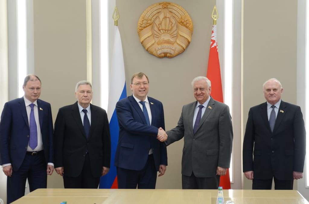 Александр Ищенко встретился с Председателем Совета Республики Национального собрания Республики Беларусь Михаилом Мясниковичем Александр Ищенко встретился с Председателем Совета Республики Национального собрания Республики Беларусь Михаилом Мясниковичем
