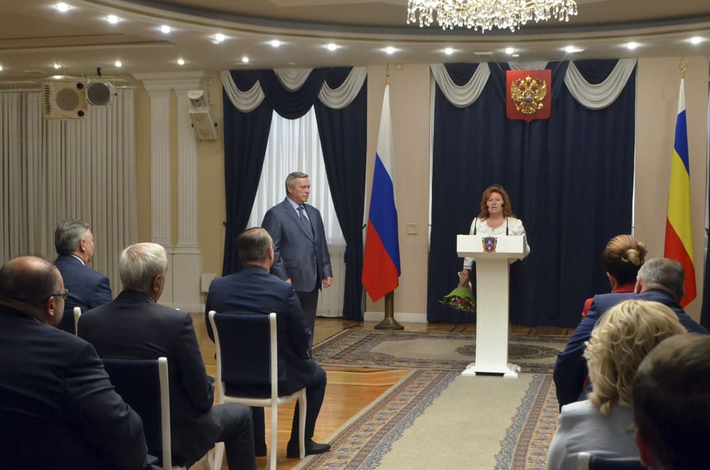 Депутатов Донского парламента наградил губернатор Ростовской области Депутатов Донского парламента наградил губернатор Ростовской области