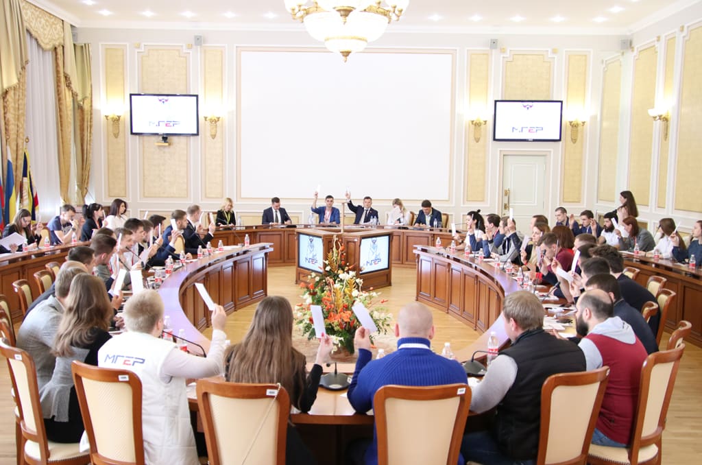 Донские депутаты призвали молодежь активно проявлять себя в политике