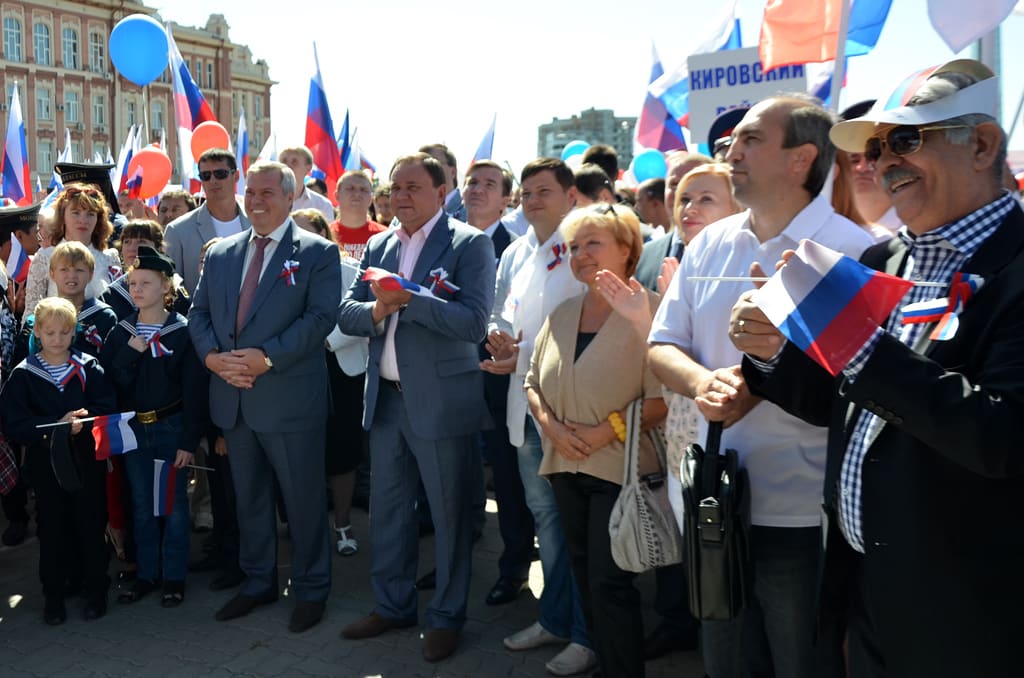Депутаты Донского парламента приняли участие в митинге, посвященном Дню Государственного флага России Депутаты Донского парламента приняли участие в митинге, посвященном Дню Государственного флага России