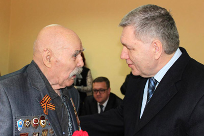 Сергей Михалёв вручил медали ветеранам Великой Отечественной Войны