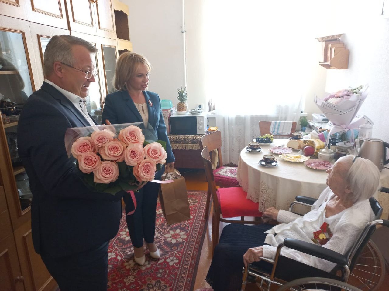 Василий Рудой поздравил с Днем Победы ветерана Великой Отечественной войны Ольгу Сипину