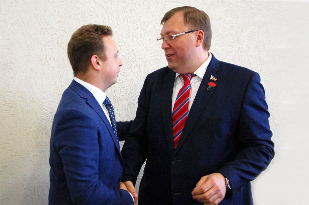 Виталий Мажара получил удостоверение депутата