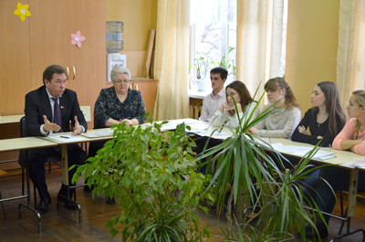 Виктор Шумеев принял участие в открытом уроке, посвященном 20-летию Донского парламента Виктор Шумеев принял участие в открытом уроке, посвященном 20-летию Донского парламента