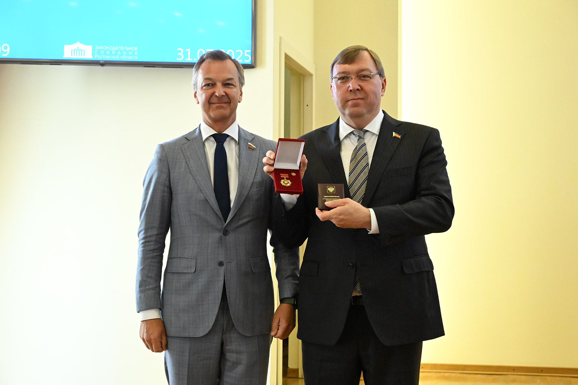 22-е заседание ЗС РО: Александр Ищенко и Евгений Дегтярев удостоены наград за вклад в развитие парламентаризма