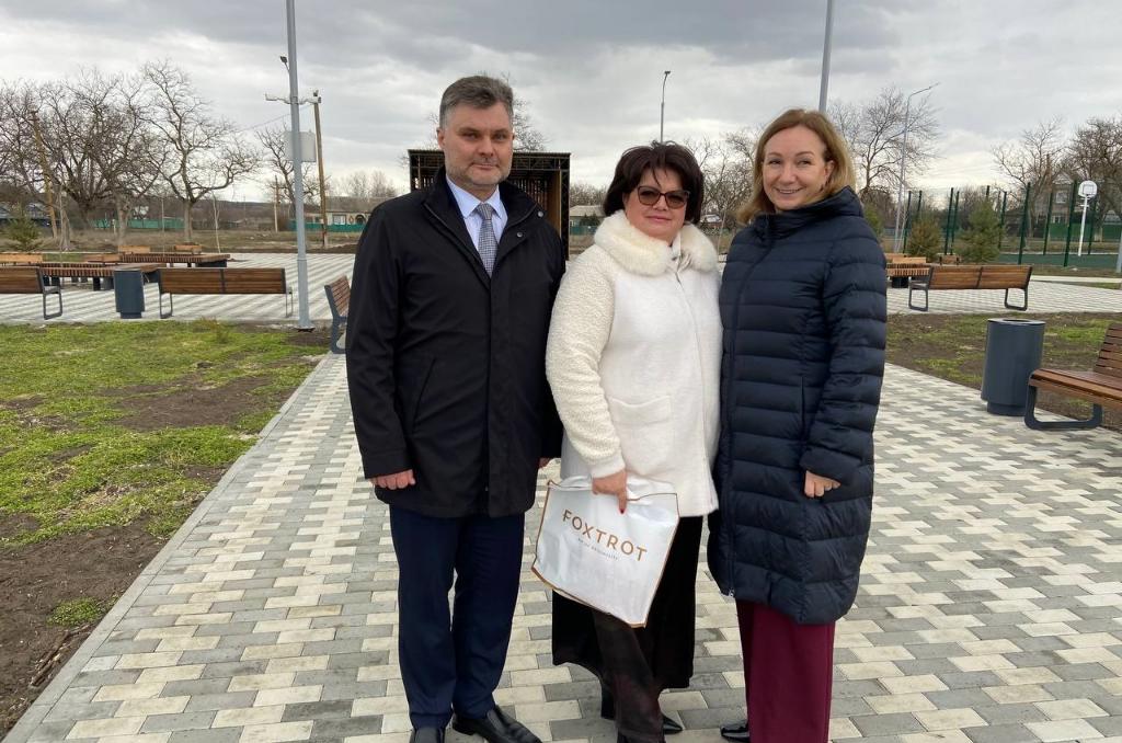 Сергей Ярошенко ознакомился с ходом благоустройства парка в Кагальницком районе 