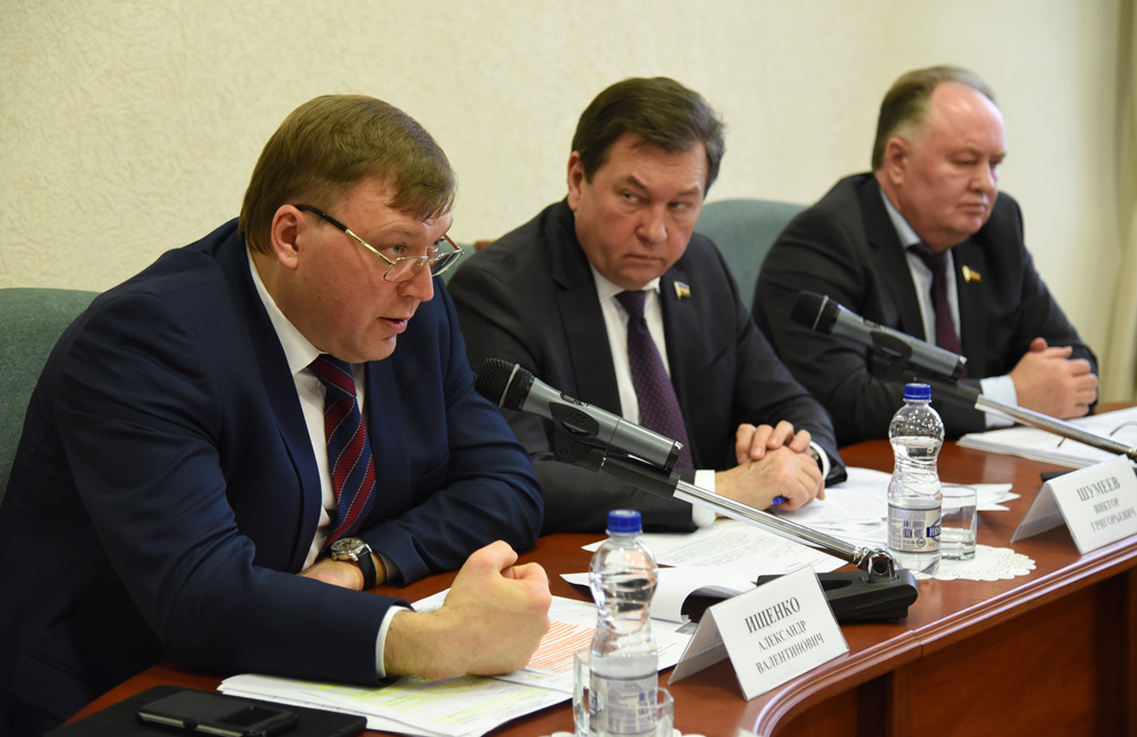 Виктор Шумеев: «Главный акцент в работе фракции «Единая Россия» сделан на законотворческую работу» Виктор Шумеев: «Главный акцент в работе фракции «Единая Россия» сделан на законотворческую работу»