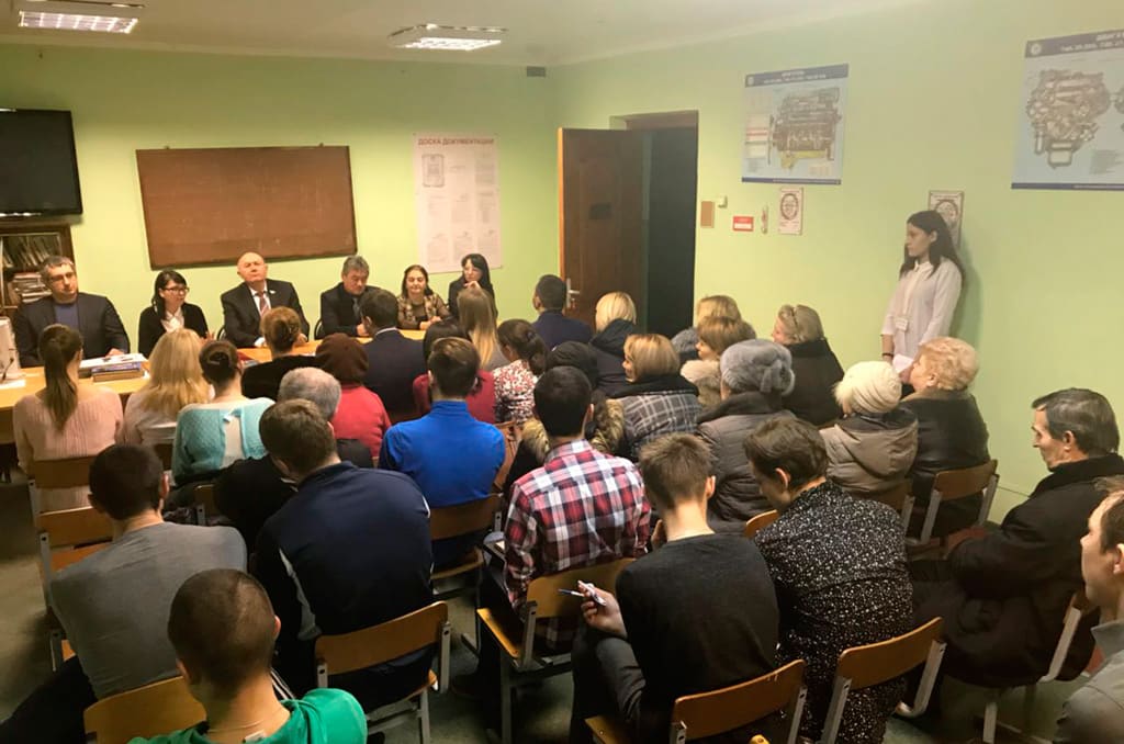Валерий Гурин встретился с жителями центрального микрорайона города Батайска Валерий Гурин встретился с жителями центрального микрорайона города Батайска