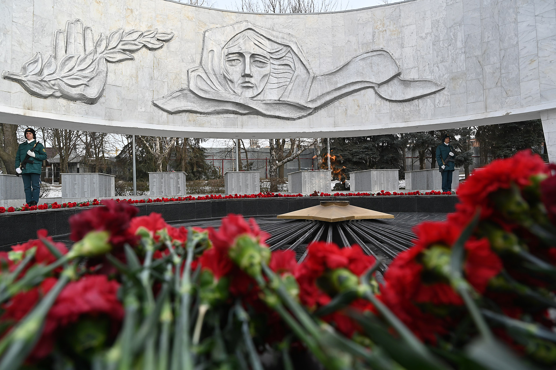 Церемония возложения венков и цветов к мемориальному комплексу «Павшим воинам», посвященная Дню защитника Отечества