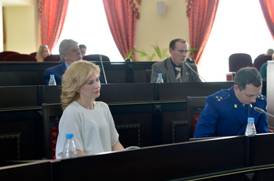 Депутат Донского парламента Екатерина Стенякина приняла участие в заседании городской Думы города Шахты