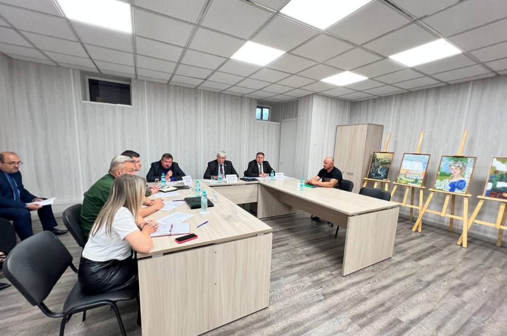 Вячеслав Василенко провел личный прием участников СВО и членов их семей в Миллеровском районе