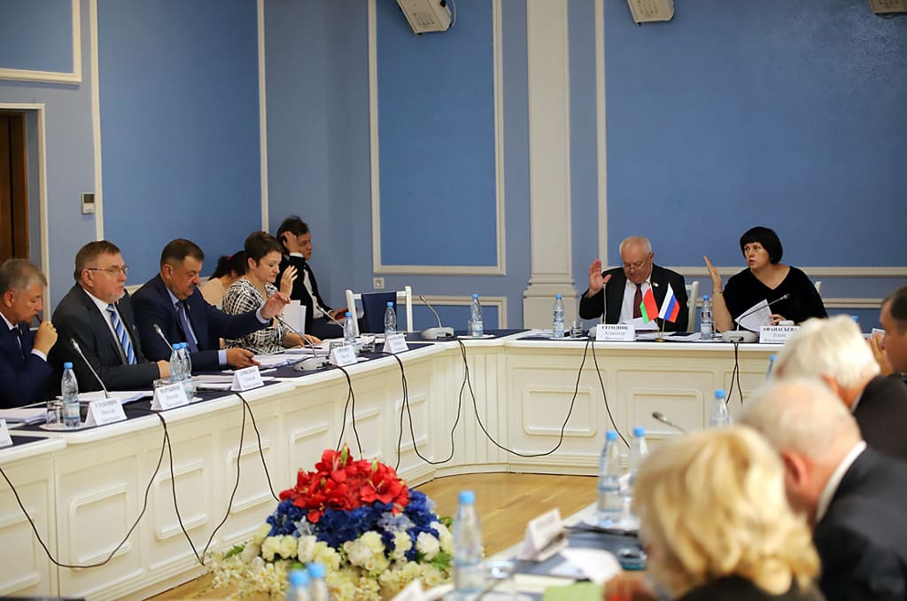 В Ростове-на-Дону прошло заседание комиссии Парламентского собрания союза Беларуси и России В Ростове-на-Дону прошло заседание комиссии Парламентского собрания союза Беларуси и России