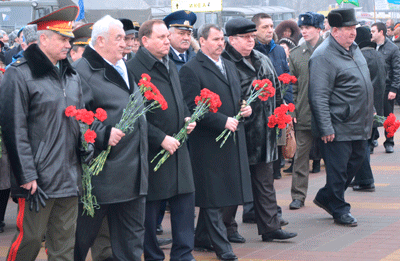 Виктор Дерябкин принял участие в церемонии возложения цветов к мемориалу воинам-интернационалистам