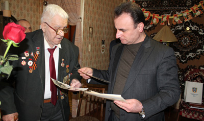 Депутат Донского парламента Арутюн Сурмалян поздравил с 90-летием ветерана Великой Отечественной войны