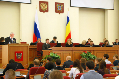 Донские депутаты и молодые парламентарии обсудили законопроект о Государственной молодежной политике