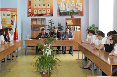 Сергей Суховенко провел открытый урок о парламентаризме