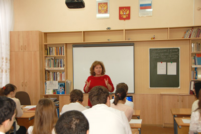 Председатель комитета Донского парламента по образованию Валентина Маринова провела открытый урок в ростовской школе №68