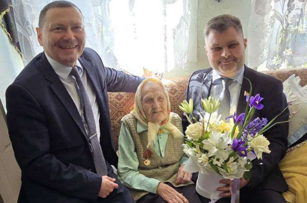 Сергей Ярошенко в честь 80-летия Победы в Великой Отечественной войне вручил юбилейную медаль 