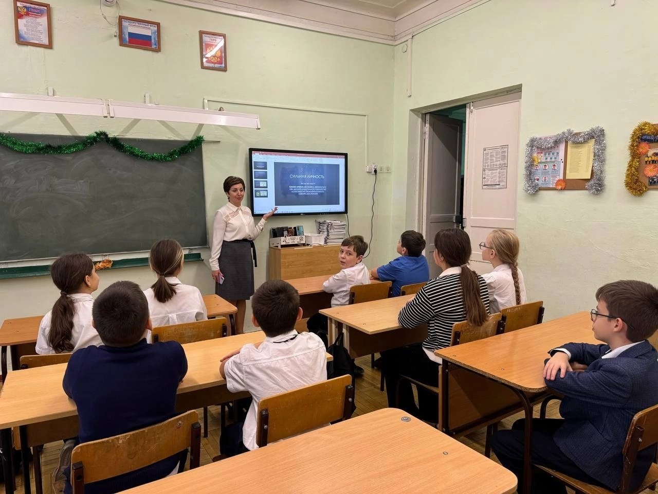 Павел Кузьмин помог приобрести интерактивные доски для школы № 47 города Ростова-на-Дону 