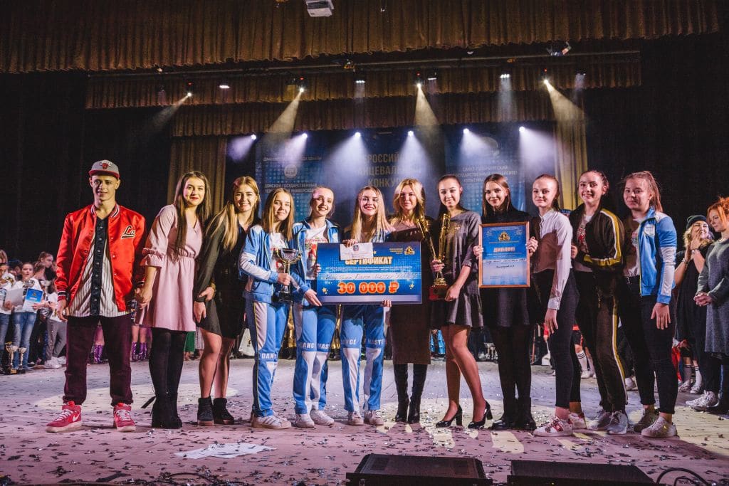 Екатерина Стенякина вручила Кубок Законодательного Собрания лучшему танцевальному коллективу