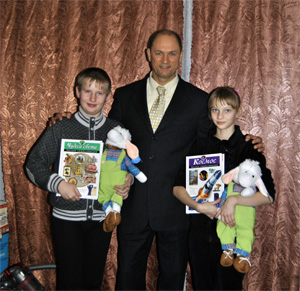 Одаренные дети Ростовской области получили подарки от депутата Донского парламента Владимира Лакунина