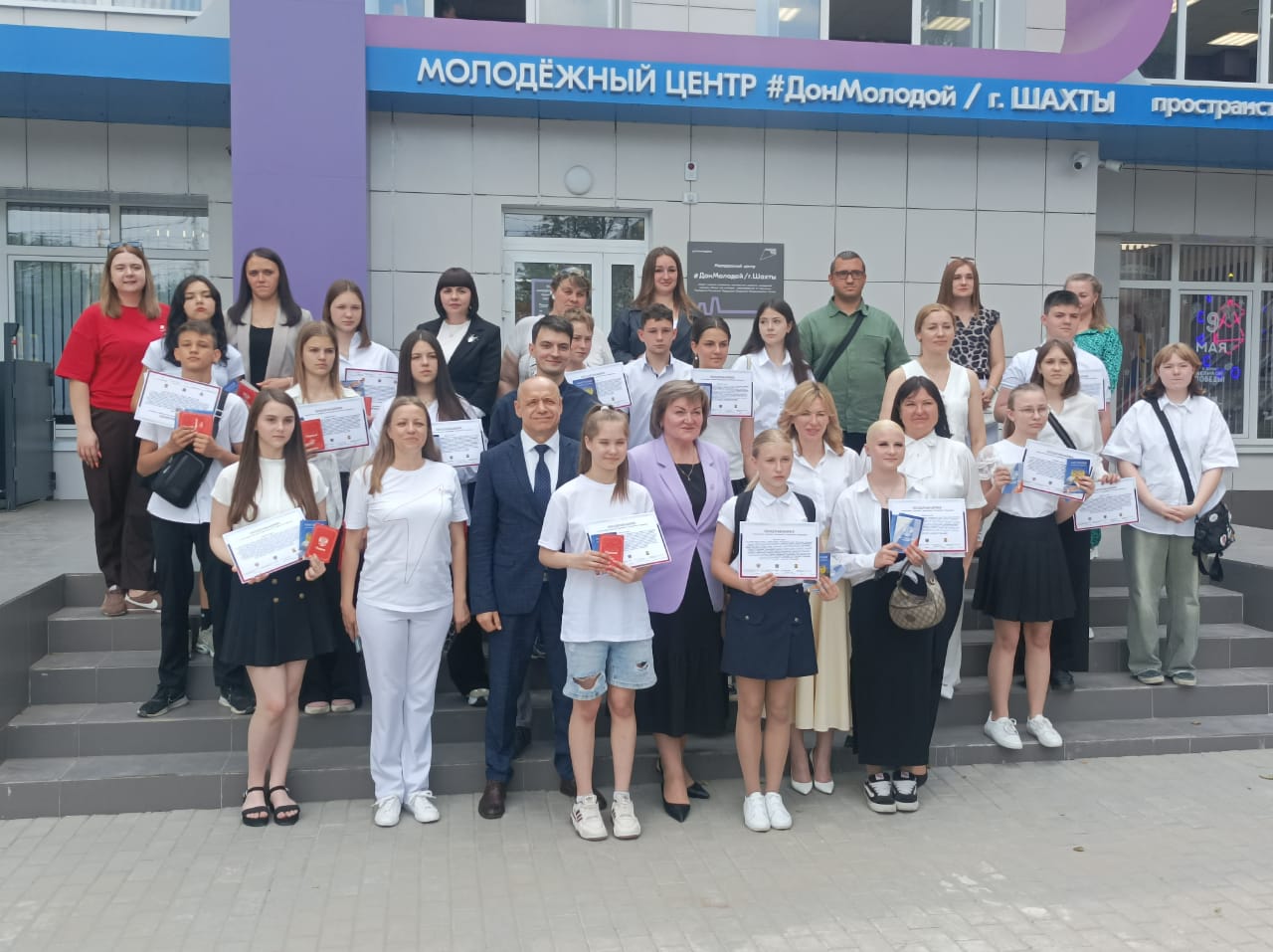 Ирина Жукова вручила паспорта юным шахтинцам 