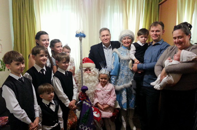 Сергей Михалев  поздравил ребят из многодетной семьи