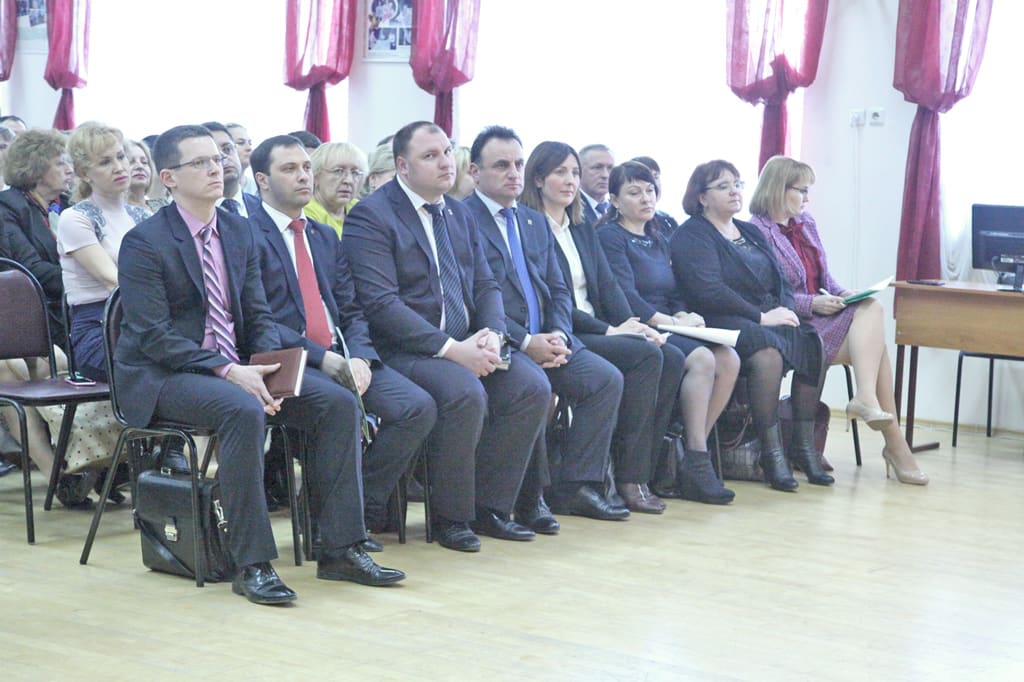 Арутюн Сурмалян принял участие во встрече главы Администрации города с жителями Железнодорожного района