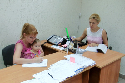 Депутат Ирина Загоруйко встретилась с избирателями Каменск-Шахтинского и Донецка