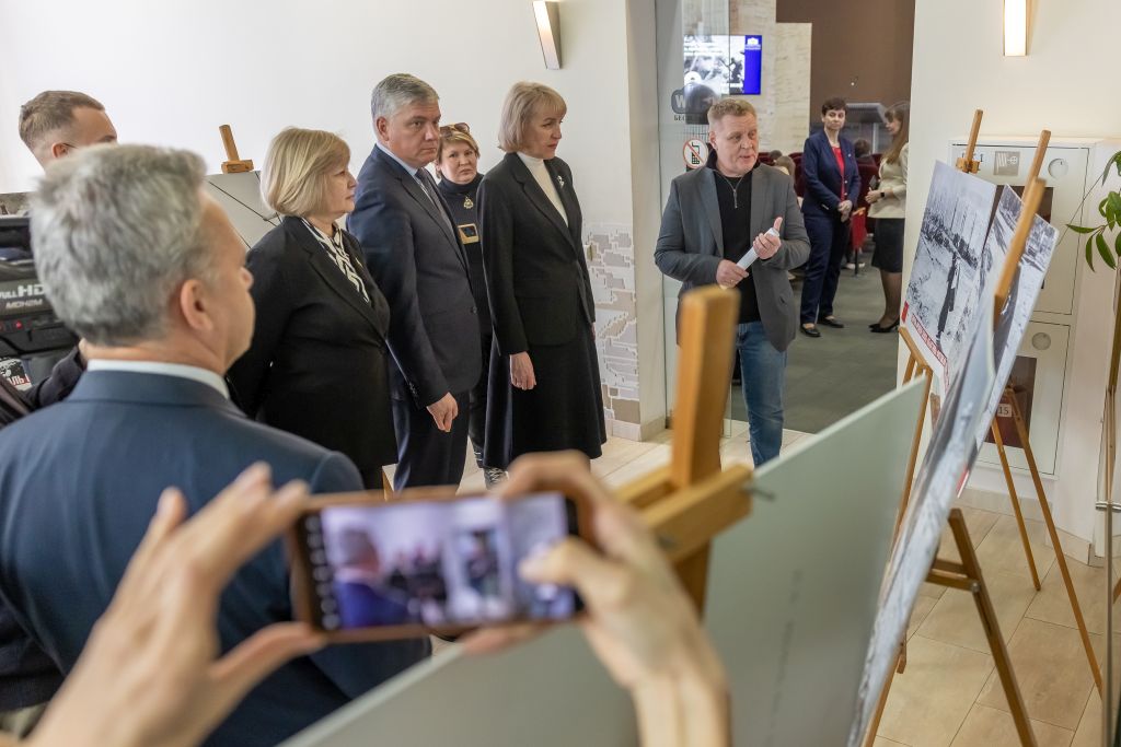 Татьяна Михеева открыла в Таганроге выставку «Летописцы истории. Спираль времени сквозь объективы фотокамер»