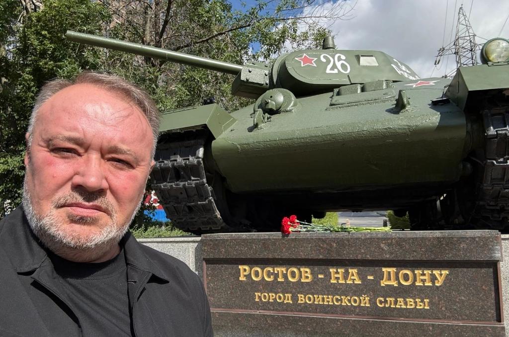 Магомед Дарсигов в День памяти и скорби возложил цветы к танку-памятнику Т-34 в Ростове-на-Дону