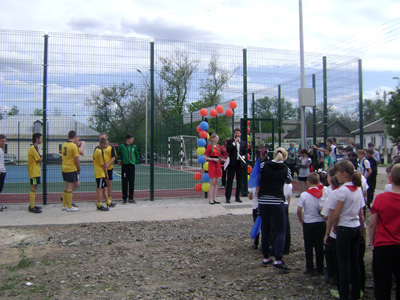 Владимир Ревенко принял участие в открытии детской спортивной площадки