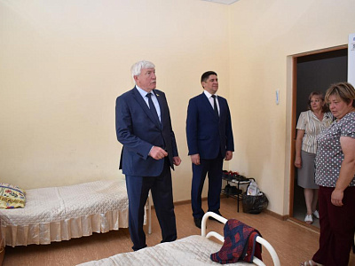 Вячеслав Василенко посетил детский оздоровительно-образовательный центр в Милютинском районе