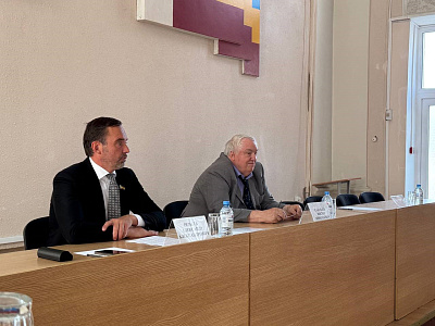 Александр Ремета провел встречу с районными депутатами и главами сельских поселений Семикаракорского района