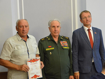 Изображение новости Волонтерскую деятельность по помощи участникам СВО обсудили в донском парламенте №20