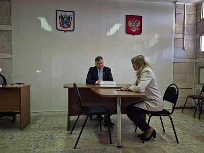 Сергей Ярошенко провел прием граждан в Егорлыкском районе