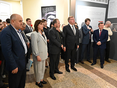 Изображение новости В Ростове-на-Дону открылась выставка, посвященная творчеству Михаила Шолохова в годы Великой Отечественной войны №1