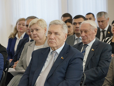 Изображение новости Выездное заседание фракции «Единая Россия» в Законодательном Собрании Ростовской области №38