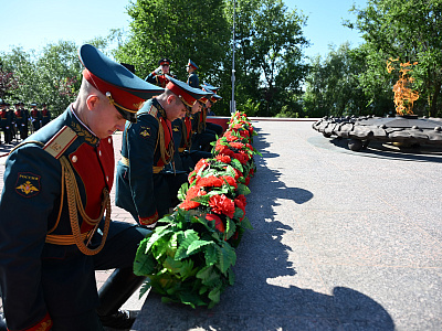 Торжественная церемония возложения венков и цветов к мемориальному комплексу «Кумженская роща»